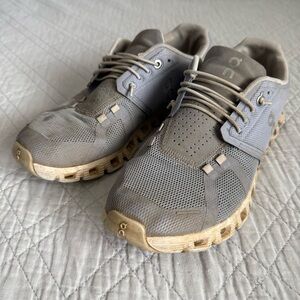 On Running Women’s Size 9 Sneakers